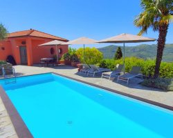 Ferienhaus in Ligurien mit Pool: Casa Rossa,.Blick auf den Pool