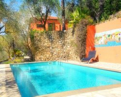 Ferienhaus in Ligurien mit Pool: Villa Barlina Blick auf den Pool