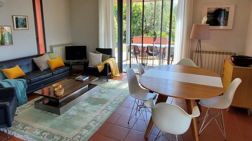 CL16-10a-Wohnraum Sitzgruppe Richtung Terasse