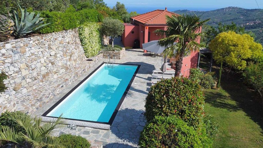 Ferienhaus in Ligurien mit Pool: Casa Luce Pool mit Aussicht
